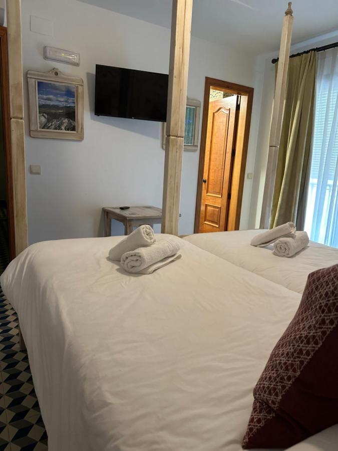 Hostal Moon Tolox Bagian luar foto