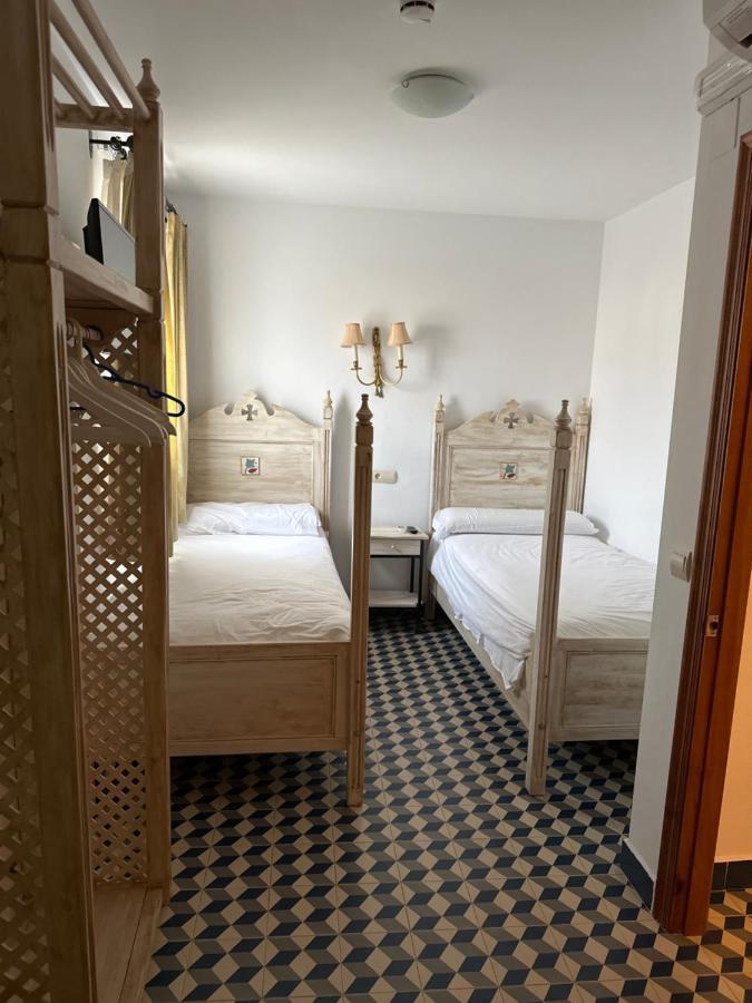 Hostal Moon Tolox Bagian luar foto