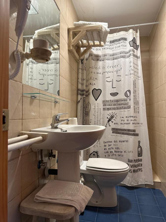 Hostal Moon Tolox Bagian luar foto