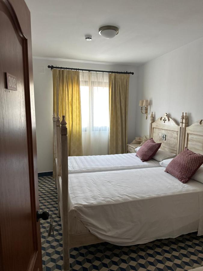 Hostal Moon Tolox Bagian luar foto